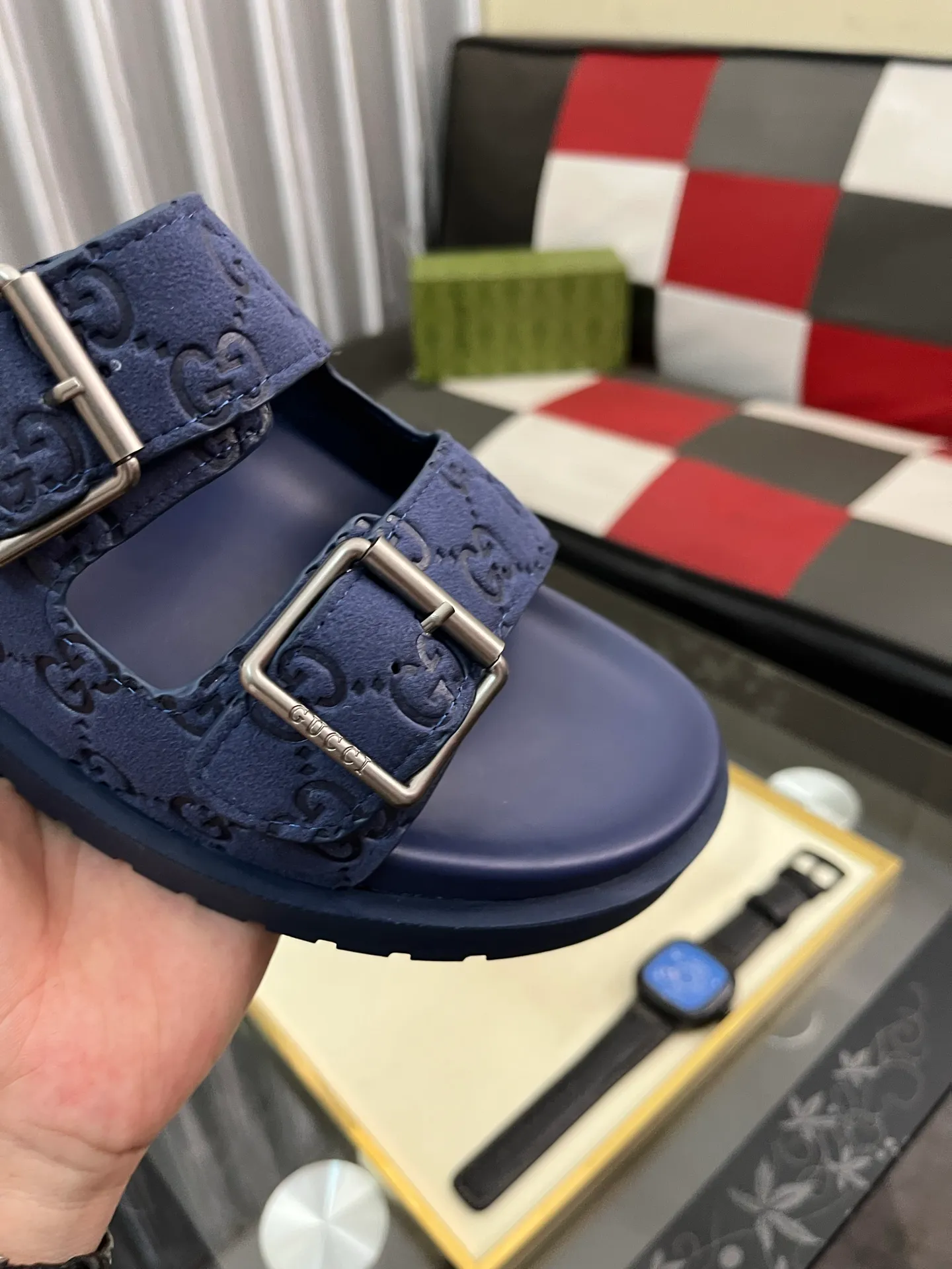 Men's shoes 💰340⌚️⌚️ (gucci-Gucci) New men's slippers, high-end boutique, made of cowhide, with exquisite embossed logo decoration on the upper, fine workmanship, super soft soles, casual, loose and comfortable, a must-have in summer! \nsize：38-44